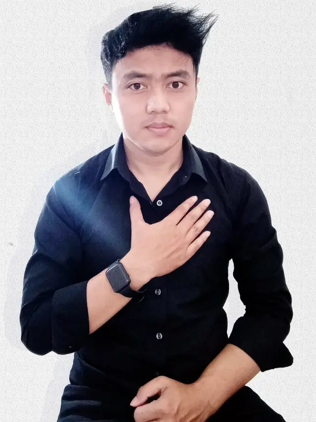 Artis penyanyi Daniakil