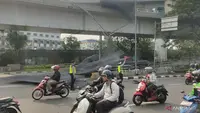 Ada Truk Terguling, Begini Kondisi Terkini Lalu Lintas Sekitar Flyover Tomang