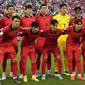 Pemain Timnas&nbsp;Korea Selatan melakukan sesi foto bersama dalam pertandingan Grup H Piala Dunia 2022 melawan Timnas Uruguay yang berlangsung di Education City Stadium, Qatar, Kamis (24/11/2022). (AP Photo/Lee Jin-man)