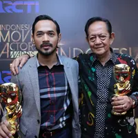 Deddy Sutomo dan Oka Antara du Indonesia Movie Awards 2016 (Adrian Putra/bintang.com)