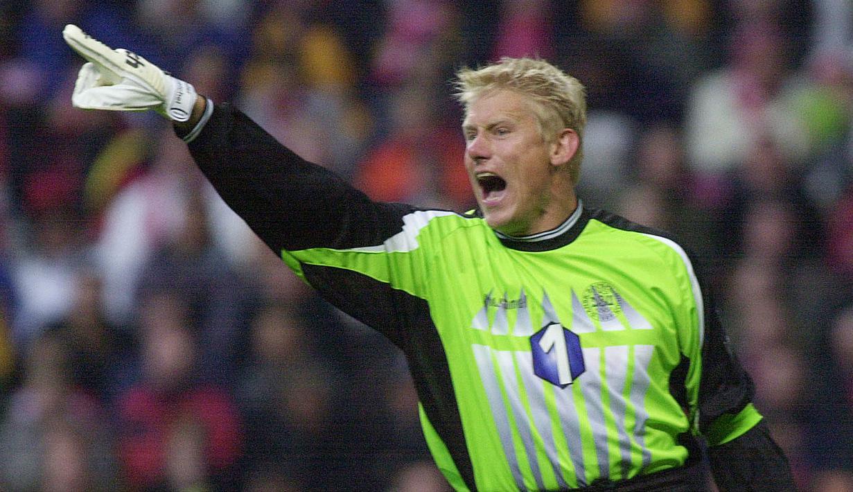 Kemenangan Tim Denmark pada gelaran Piala Eropa 1992 tak lepas dari jasa Peter Schmeichel yang berhasil mematahkan pinalti Marco Van Basten dan memaksa Tim Belanda Bertekuk lutut pada babak adu pinalti di semi final. (AFP/SCANPIX DENMARK/Morten Juhl)