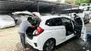 Suasana gudang penyimpanan kendaraan roda empat di PT Pegadaian (Persero), Kebon Nanas, Jakarta, Kamis (15/10/2020). Saat ini gudang penyimpanan mobil gadai dengan kapasitas 220, telah terisi sebanyak 209 unit roda empat yang digadaikan. (Liputan6.com/Johan Tallo)
