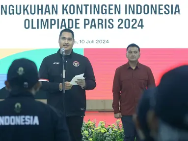 Sejumlah atlet dari berbagai cabang olahraga mengikuti upacara pengukuhan kontingen Indonesia Olimpiade Paris 2024 di Gedung Kementerian Pemuda dan Olahraga, Jakarta, Rabu (10/7/2024). (Liputan6.com/Herman Zakharia)