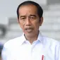 Presiden Joko Widodo (Jokowi) mendapatkan laporan dari Kepala BNPB Doni Monardo tentang gempa Magnitudo 6,1 yang terjadi di Jawa Timur, 10 April 2021 kemarin. (Biro Pers Sekretariat Presiden/Lukas)