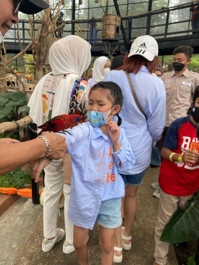 6 Momen Liburan Ayu Ting Ting Bareng Keluarga Usai Lebaran, Penuh Keceriaan