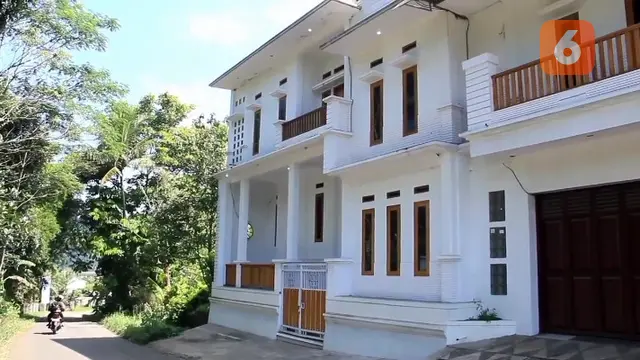 Villa di Sukabumi yang jadi tempat penyimpanan alat cetak uang palsu bernilai Rp22 miliar (Liputan6.com/Fira syahrin).