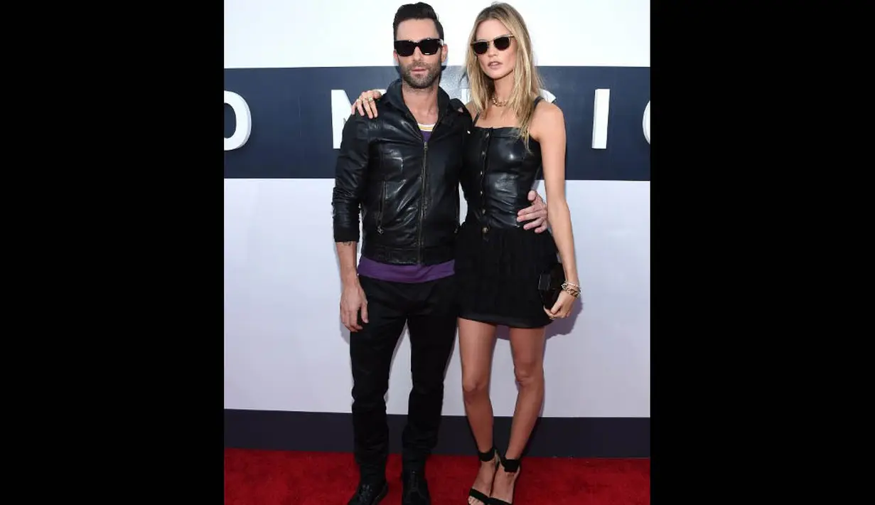 MTV VMA 2014 menjadi penampilan publik pertama pasangan model dan penyanyi ini setelah menikah pada Juli lalu, California, Minggu (24/8/14). (Larry Busacca/Getty Images for MTV/AFP)