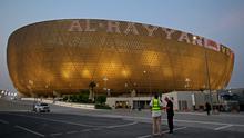 Kurang lebih 3 bulan lagi putaran final Piala Dunia 2022 Qatar akan dimulai. Iconic Lusail Stadium terpilih sebagai venue pembuka dan penutup ajang pesta akbar sepak bola 4 tahunan sejagat ini. Tak salah jika Iconic Lusail Stadium terpilih dalam dua laga tersebut dan beberapa laga lainnya karena menjadi stadion terbesar dari 8 stadion yang digunakan di Qatar nanti. Mau tahu seperti apa suasana Iconic Lusail Stadium yang telah menggelar laga uji coba resmi tersebut? Berikut profil singkatnya. (AFP/Mustafa Abumunes)