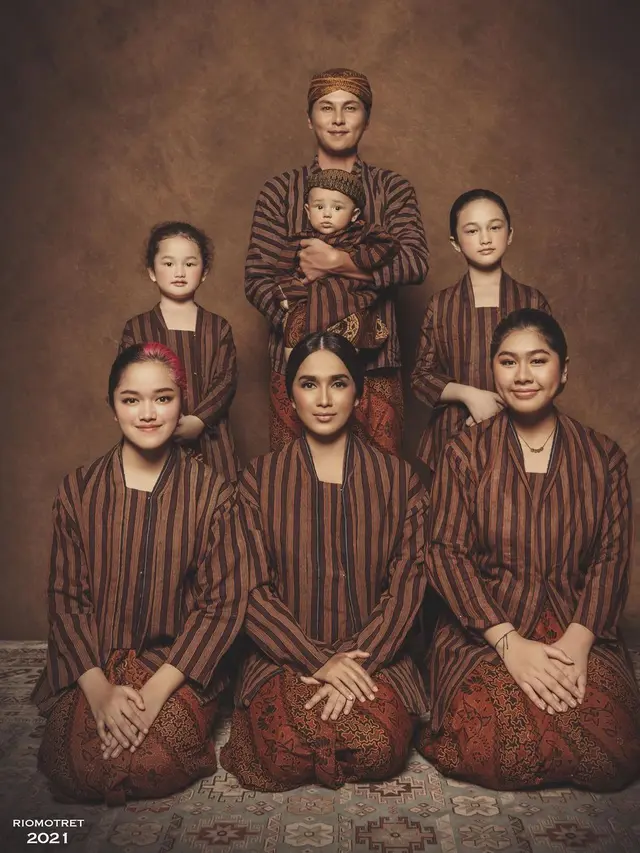 Andhika Pratama dan keluarga. (Foto: Instagram @andhiiikapratama)