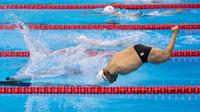 Perenang putra Meksiko, Cristopher Tronco, saat melakukan start dalam final 50m gaya dada putra (SB2) Paralimpiade Rio 2016 di Olympic Aquatics Stadium, Rio de Janeiro, Brasil, (14/9/2016). (Al Tielemans for OIS/IOC via AFP)