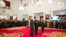 Kepala Badan Pembinaan Ideologi Pancasila (BPIP) Yudian Wahyudi (kedua kiri) dan Kepala Badan Pengawasan Keuangan dan Pembangunan (BPKP) Muhammad Yusuf Ateh (kanan) membacakan sumpah saat dilantik di Istana Negara, Jakarta, Rabu (5/2/2020). (Liputan6.com/Faizal Fanani)