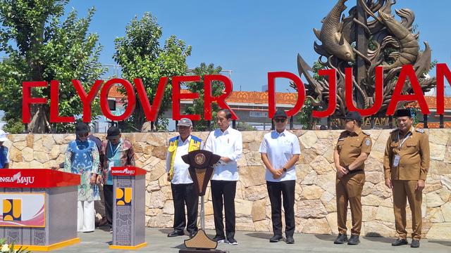 Presiden Joko Widodo atau Jokowi saat meresmikan Flyover Djuanda, 9 Jembatan Calender Hamilton, dan jalan daerah di Jawa Timur (Jatim), Jumat (6/9/2024).