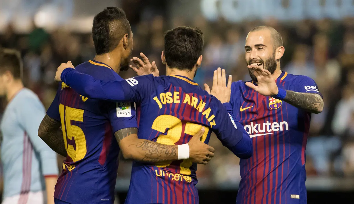 Pemain Barcelona merayakan gol Jose Arnaiz ke gawang Celta Vigo pada pertandingan leg pertama babak 16 besar Copa del Rey di Stadion Balaidos, Kamis (4/1). Barcelona unggul lebih dulu sebelum Celta Vigo menyeimbangkan skor 1-1. (AP/Lalo R. Villar)