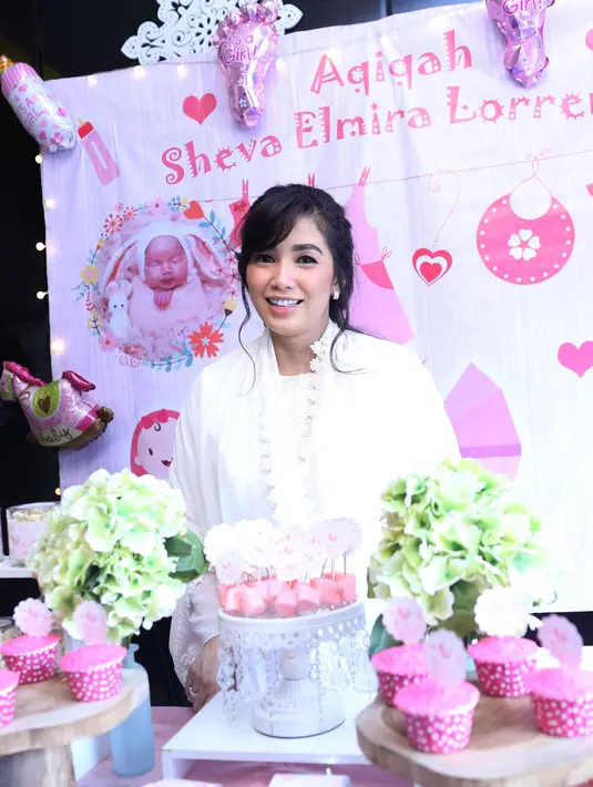 "Bangunkan dia (Andhika) kalau sudah terpaksa banget dan putus asa. Aku sampai nangis-nangis pernah saking stresnya. Sebenarnya sekarang aku juga belum tidur, rutinitas dia kan memang masih kebalik, jadi ya sabar saja," aku Ussy. (Nurwahyunan/Bintang.com)