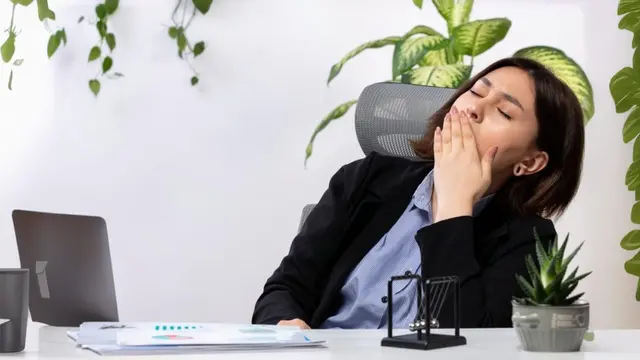 Ilustrasi Wanita Tidak Produktif