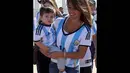 Kabar gembira menghampiri Lionel Messi. Striker andalan Barcelona ini resmi menjadi ayah setelah sang kekasih melahirkan putra pertama mereka Thiago (dailymail.co.uk)