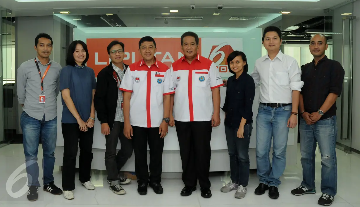 Kepala Badan Narkotika Nasional (BNN) Komjen Pol Anang Iskandar berfoto bersama awak redaksi Liputan6.com di Jakarta, Rabu (1/7/2015). Komjen Pol Anang Iskandar bersilaturahim dengan jajaran redaksi Liputan6.com. (Liputan6.com/Helmi Fithriansyah)