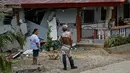 Gempa mendorong penduduk untuk mengungsi ke tempat yang lebih tinggi atau tempat penampungan darurat karena kekhawatiran gempa susulan. (Jam STA ROSA/AFP)