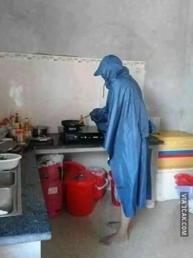 momen kocak pria memasak (foto: 1Cak)