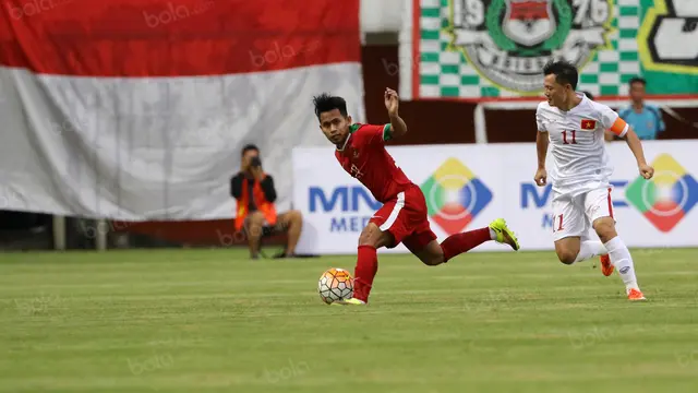 Aksi Andik Lewati Lawan