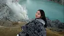 Melalui akun Instagram, Natasha Wilona tampak membagikan momen liburannya di Kawah Ijen. Unggahan Natasha Wilona pun langsung mencuri perhatian netizen. (Liputan6.com/IG/@natashawilona12)