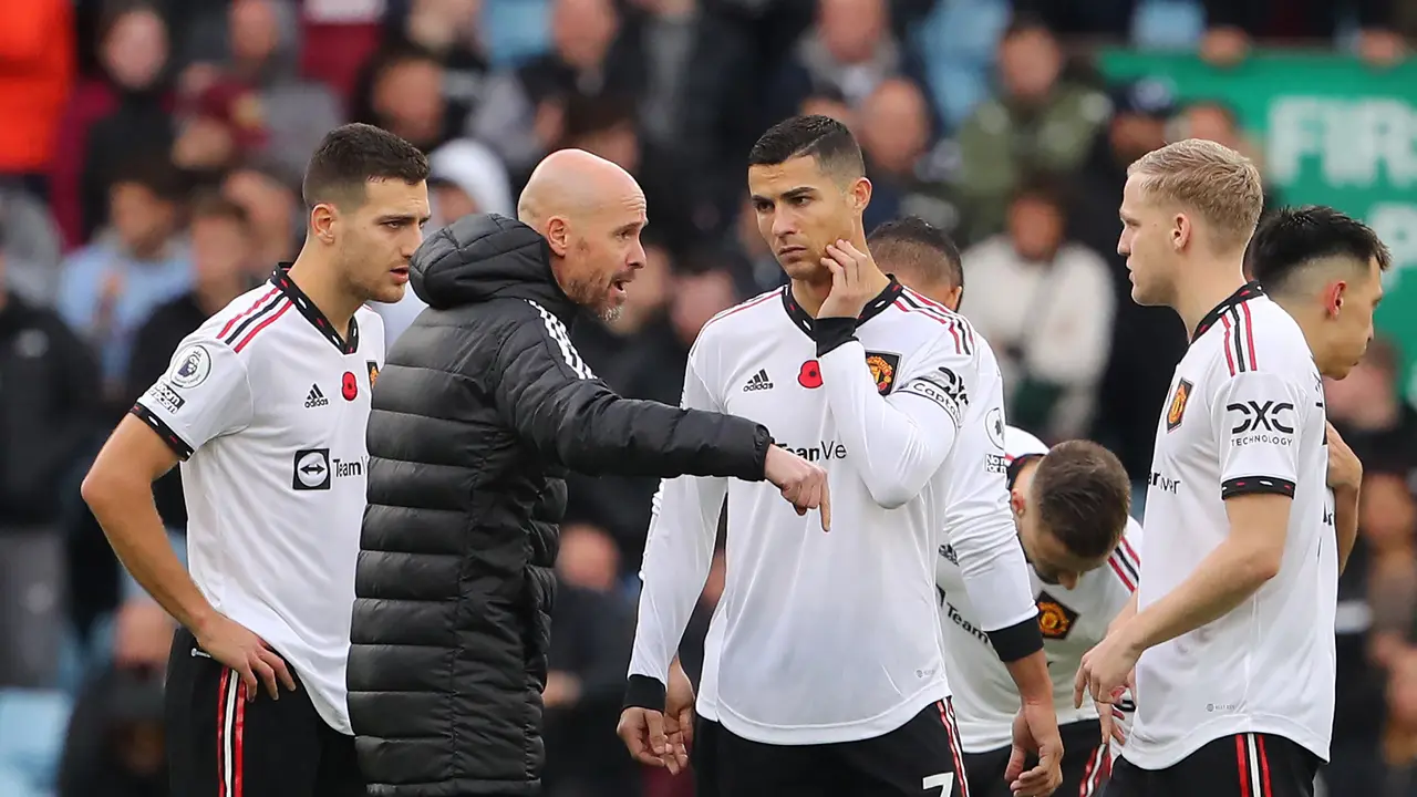 Manajer Manchester United, Erik ten Hag bersama Cristiano Ronaldo.