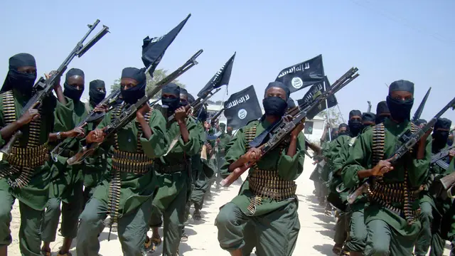 Militan al-Shabab berlatih di Somalia (AP/Mohamed Sheikh)