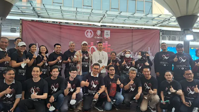 Peringatan Hari AIDS Sedunia tingkat Provinsi Banten, di area parkir Tangcity Mall Kota Tangerang, Minggu (4/12/2022). (Foto: Pramita)