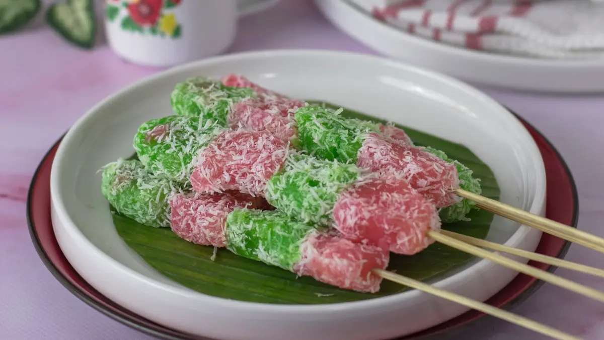 Takjil Serba Kue Kukus dari Singkong