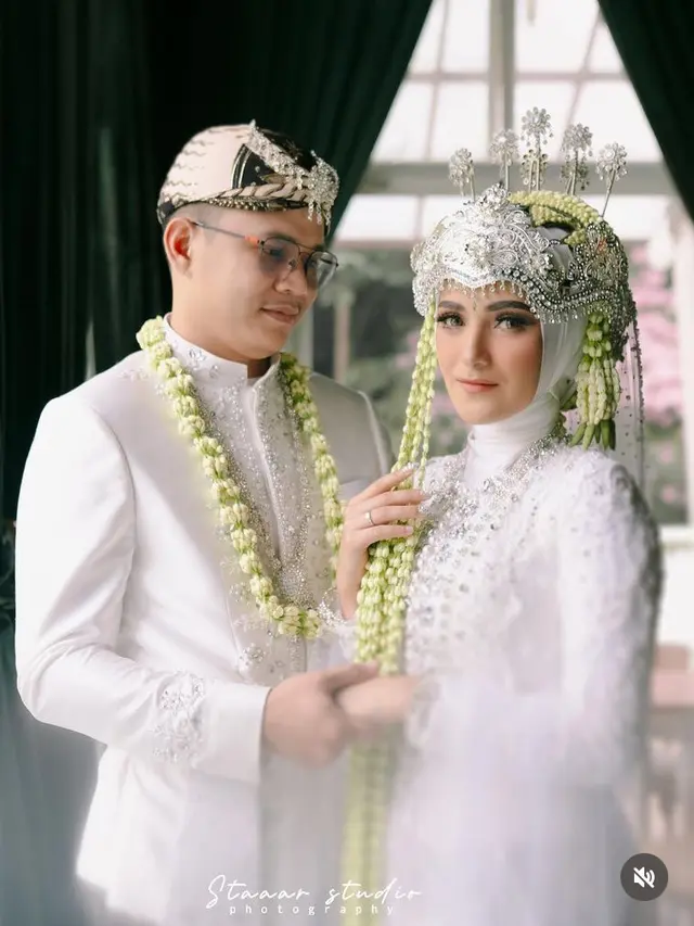 Nadya Mustika saat Menikah dengan Rosadi Bersaudara. [@nadyamustikarahayu]