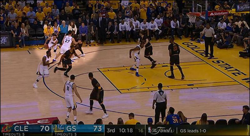 Screen cerdik Golden State Warriors. (NBA)