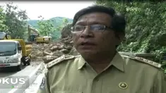 Akibat Longsor, jalur utama penghubung antara Kabupaten Ponorogo dan Madiun ini ditutup sementara untuk dilintasi kendaraan, baik mobil maupun sepeda motor.