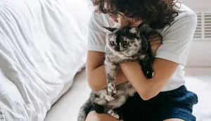 Cara Kucing Memilih Orang yang Disukainya, Ternyata Bukan Sekadar Soal Siapa yang Memberi Makan