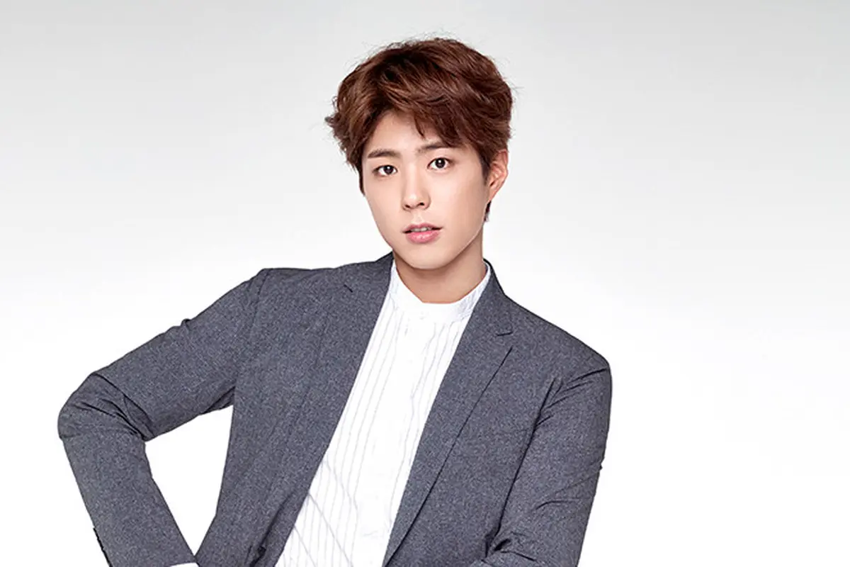 [Bintang] Gara-gara Tulisan Tangan, Penggemar Makin Jatuh Cinta dengan Park Bo Gum