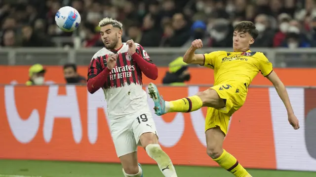 Foto: Zlatan Ibrahimovic Berdarah-Darah, AC Milan Ditahan Imbang Bologna di Liga Italia
