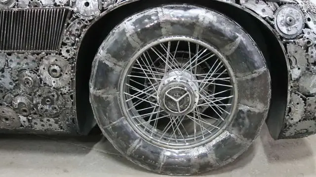 Replika mobil mewah terbuat dari sampah (AutoSwiat)