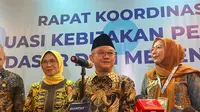 Menteri Pendidikan Dasar dan Menengah (Mendikdasmen) Abdul Mu'ti usai pembukaan Rapat Koordinasi Evaluasi Kebijakan Pendidikan Dasar dan Menengah di Jakarta Selatan, Senin (11/11/2024). (Liputan6.com/Winda Nelfira)