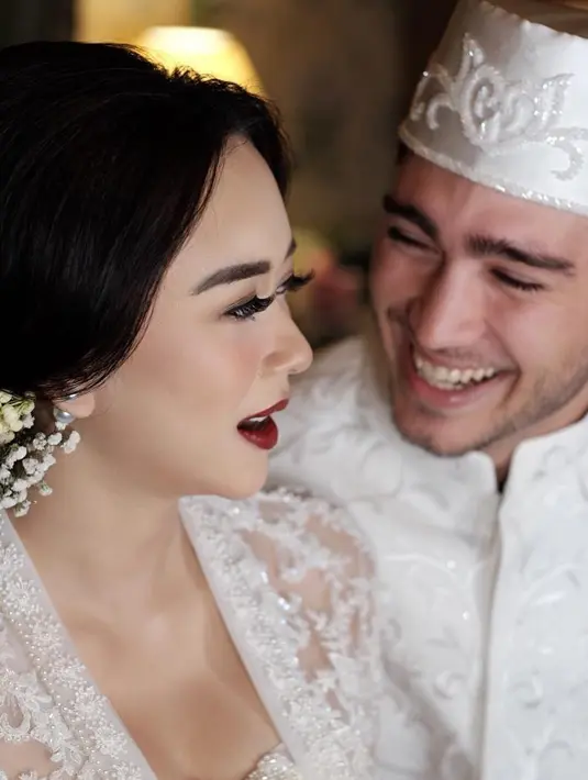 Foto Pernikahan Aura Kasih