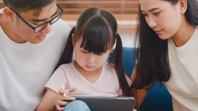 Ajarkan anak untuk bertanggung jawab dengan uang yang dimiliki