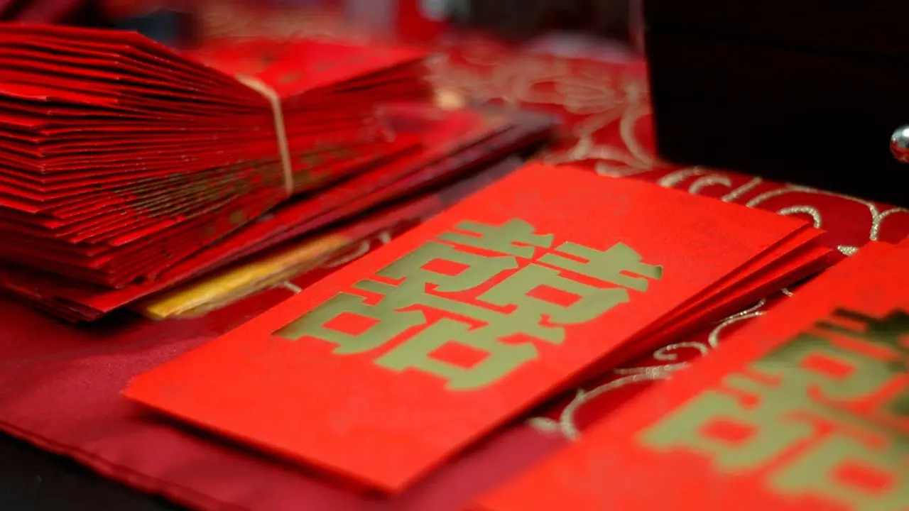 Bukan Angpao, Perusahaan Ini Ngasih Kondom Sebagai Kado Imlek