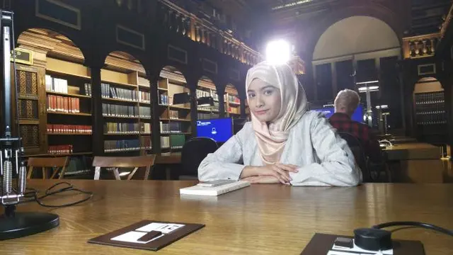 Acha Septriasa Tampil Berhijab