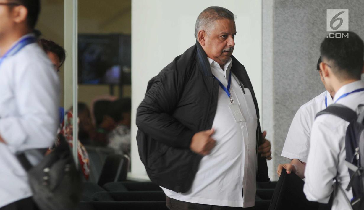 Direktur Utama PT Perusahaan Listrik Negara (PLN) Sofyan Basyir bersiap menemui pimpinan KPK, Jakarta, Kamis (22/3). Sofyan mengatakan akan membahas tentang koordinasi terkait pencegahan korupsi instansi PLN. (Merdeka.com/Dwi Narwoko)