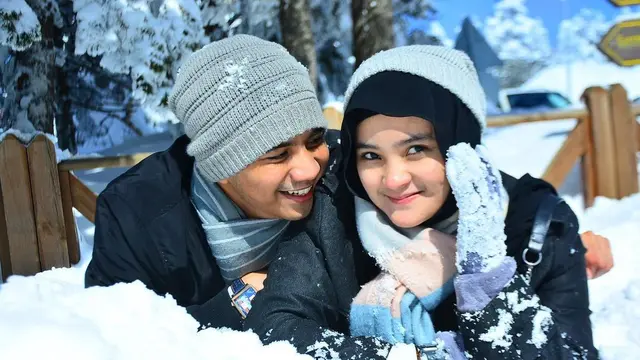 6 Momen Bulan Madu Ridho DA dan Istri ke Turki, Romantis Nikmati Salju