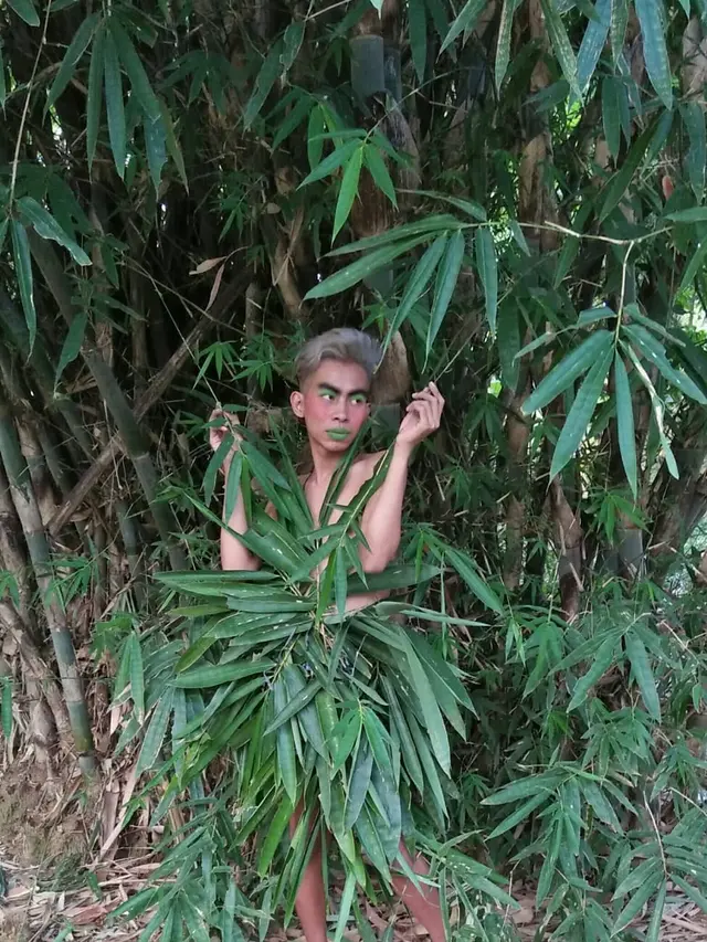 6 Outfit Kocak Melki Spomo Pakai Daun Ini Bikin Ketawa Geli