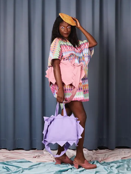 Jacqueline Loekito berasal dari kenangan dan mimpi buruk masa kecil, serta harapan untuk masa depan anak mereka Aviel dan Avina. Foto: Instagram.