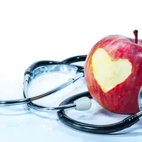 Bingung pilih ke dokter atau pengobatan alternatif? | via: angellongevity.com