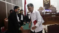 Terdakwa kasus obstruction of justice atau upaya untuk menghalang-halangi suatu proses hukum pada kasus pembunuhan Brigadir Nofriansyah Yosua Hutabarat atau Brigadir J, Hendra Kurniawan saat menjalani sidang lanjutan dengan agenda pembacaan tuntutan oleh Jaksa Penuntut Umum di Pengadilan Negeri Jakarta Selatan, Jumat (27/1/2023). Mantan Karo Paminal Propam Polri tersebut dituntut 3 tahun penjara denda Rp 20 juta subsider 3 bulan kurungan penjara. (Liputan6.com/Johan Tallo)