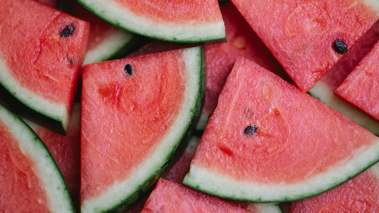 Bolehkah Minum Teh dengan Semangka? Ini Penjelasannya