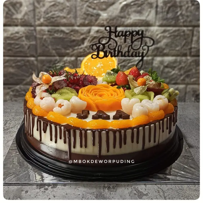 Menu Manis Naik Kelas Berkat Kreasi Unik Mbok Dewor Puding, Ini Buktinya!