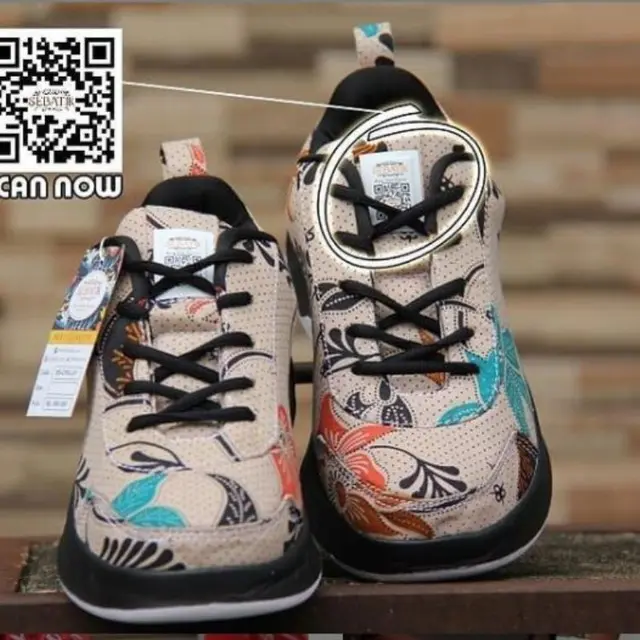 Jual Sepatu Batik, Denny Cagur Klaim Produknya yang Pertama Pakai Kode QR
